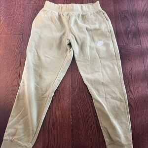 Kids Nike sweatpants size medium.